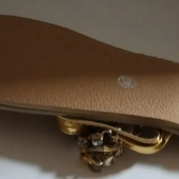 T - STRAP FLOWER RHINESTONE SANDALS - Picture 4 of 4